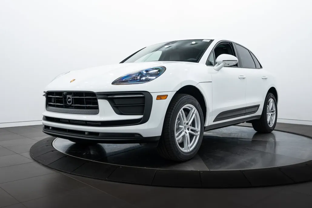 2025 Porsche Macan Base photo 1