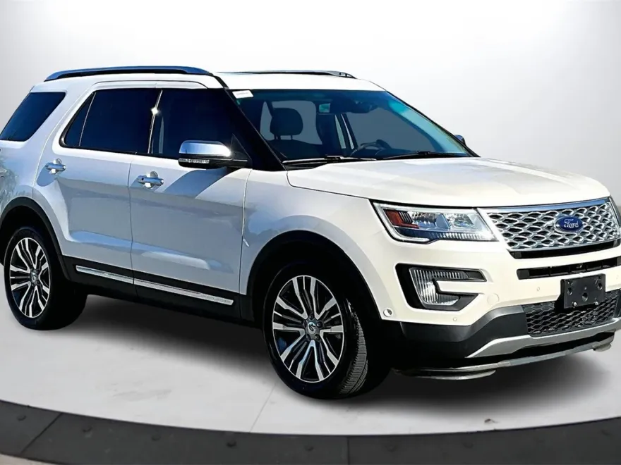 2017 Ford Explorer Platinum photo 1