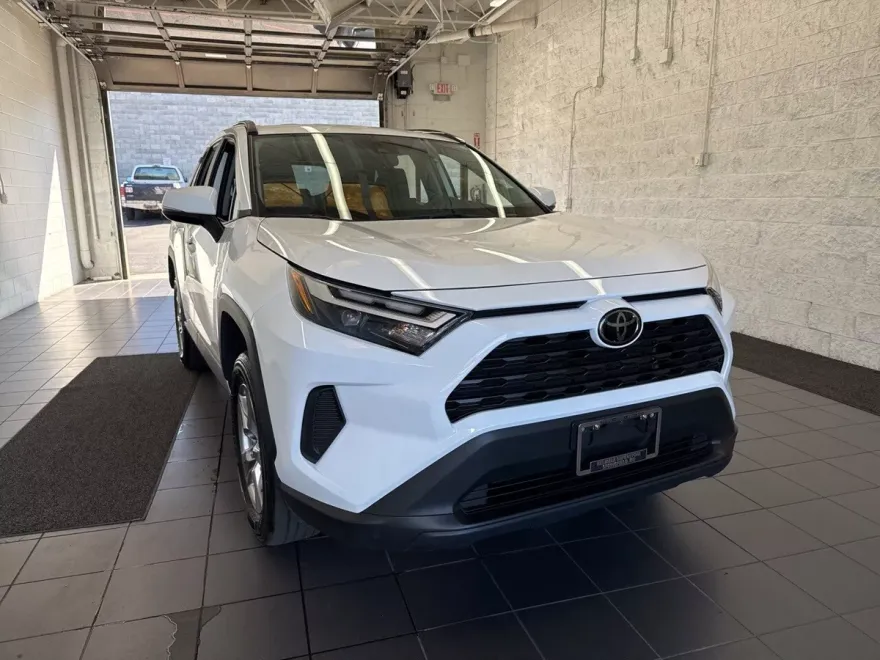 2024 Toyota RAV4 XLE photo 1
