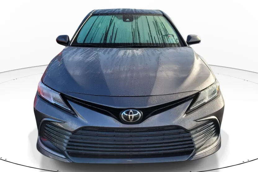 2022 Toyota Camry LE photo 1