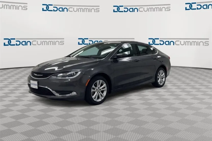 2016 Chrysler 200 Limited photo 1