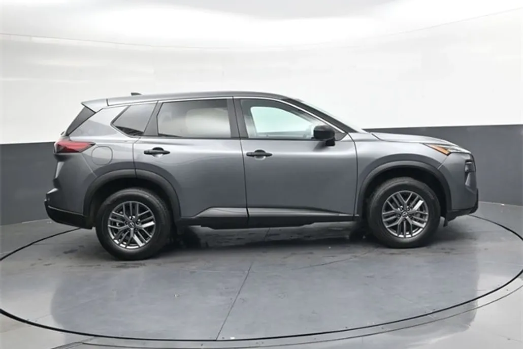 2024 Nissan Rogue S photo 1