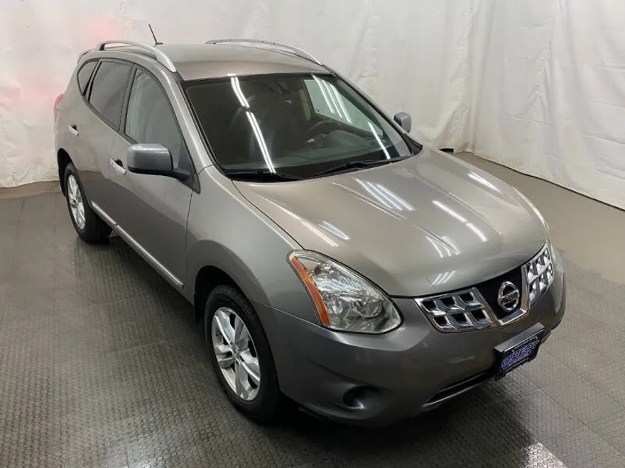 2013 Nissan Rogue SV photo 1