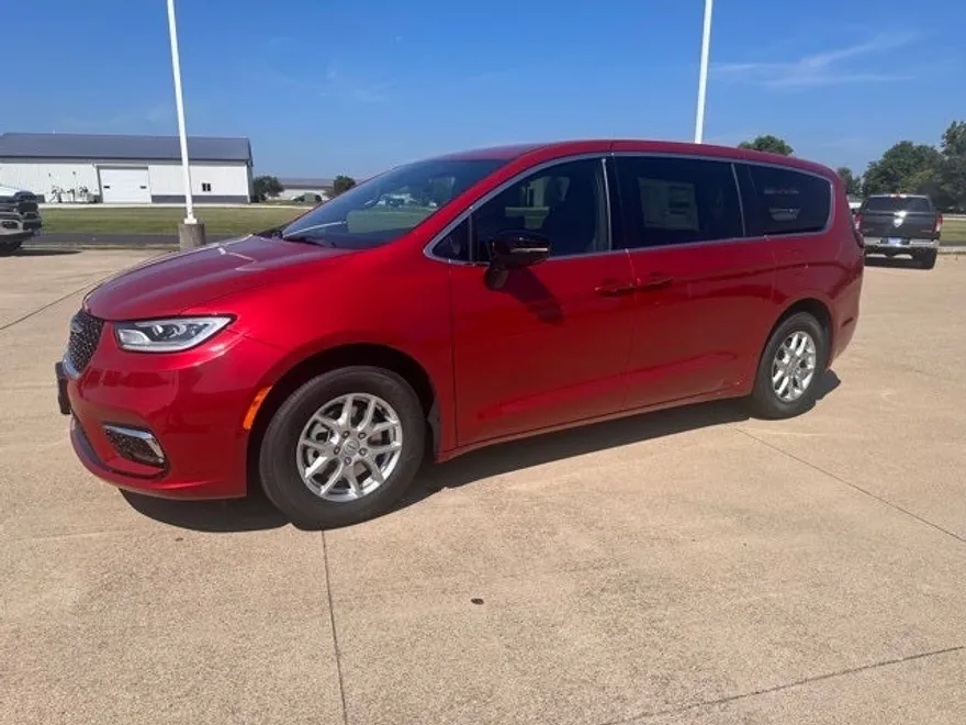 2026 Chrysler Pacifica photo 1