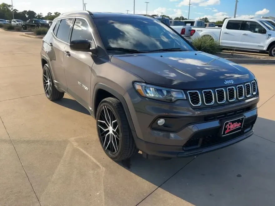 2024 Jeep Compass Latitude photo 1