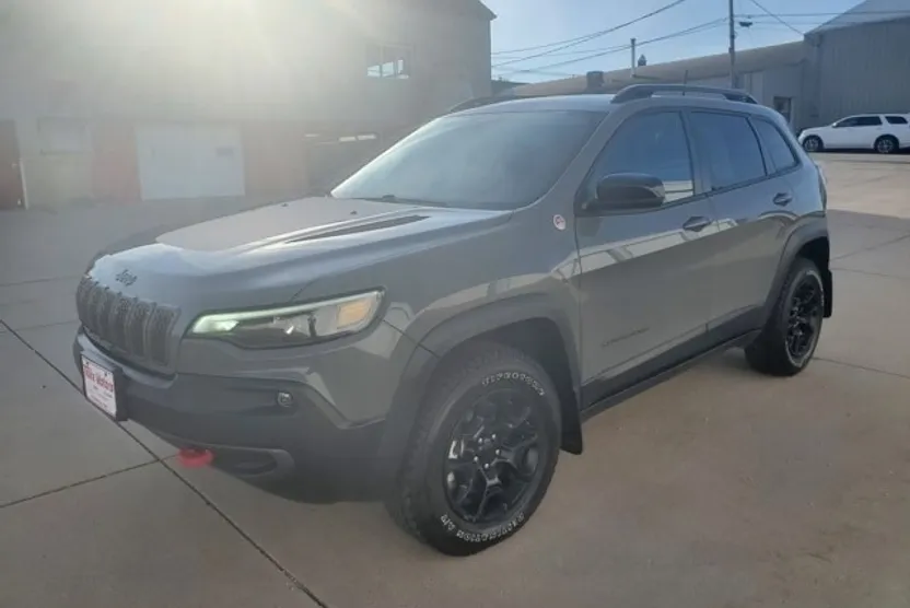 2022 Jeep Cherokee Trailhawk photo 1