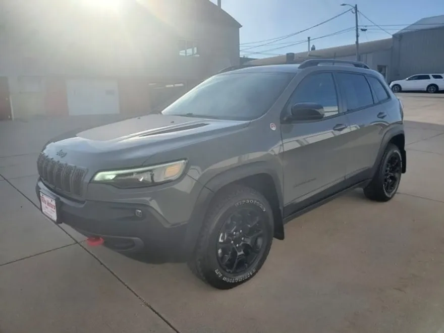 2022 Jeep Cherokee Trailhawk photo 1