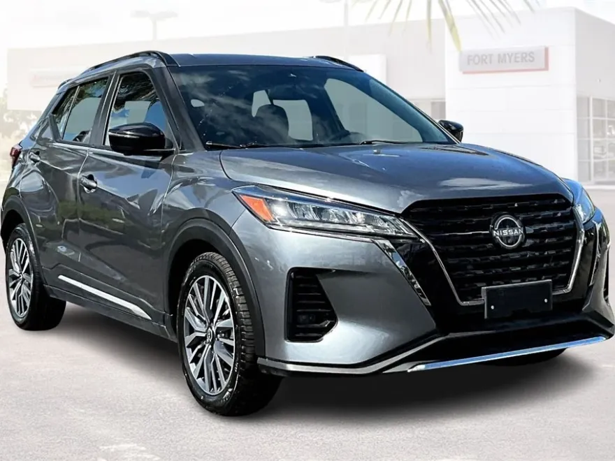2024 Nissan Kicks SR photo 1