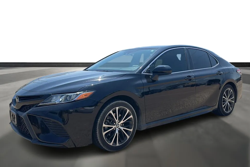 2019 Toyota Camry SE photo 1