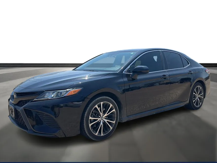 2019 Toyota Camry SE photo 1