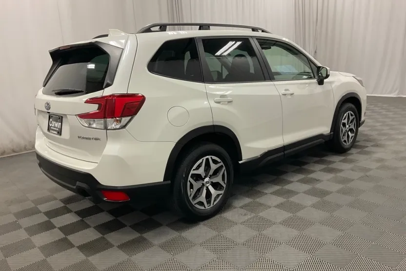 2023 Subaru Forester Premium photo 1