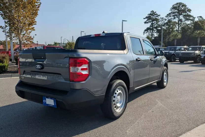 2025 Ford Maverick XL photo 1