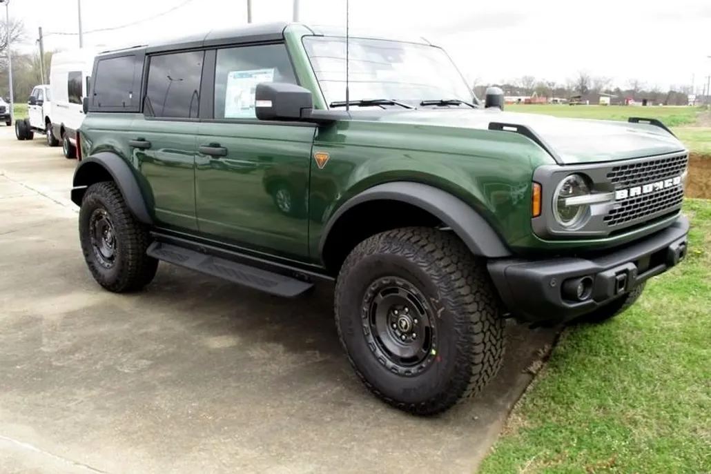 2025 Ford Bronco Badlands photo 1