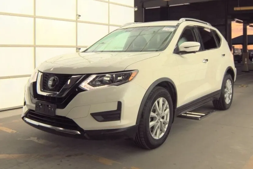 2018 Nissan Rogue SV photo 1