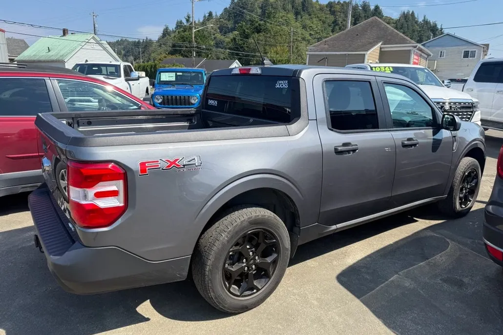 2023 Ford Maverick XLT photo 1