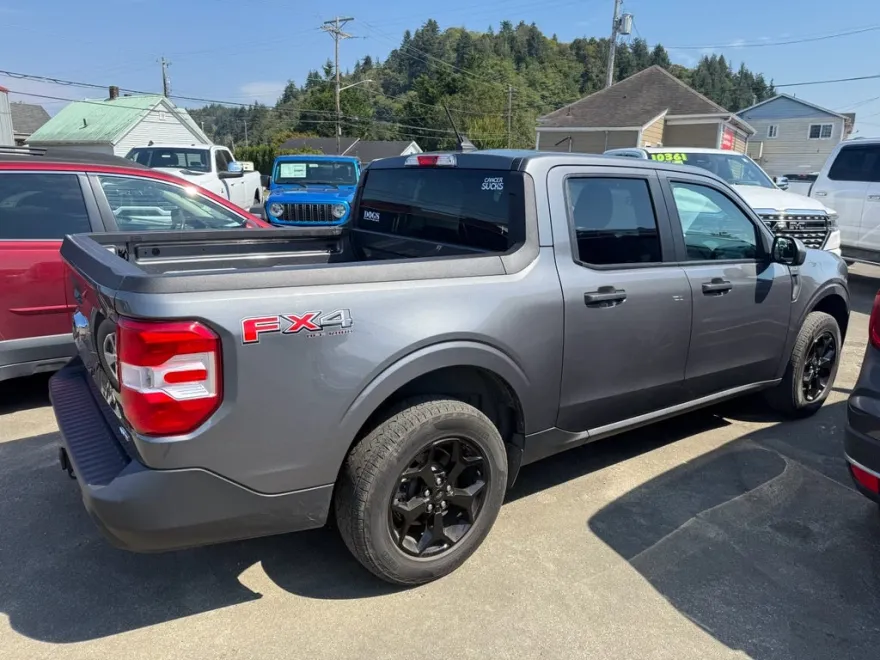 2023 Ford Maverick XLT photo 1