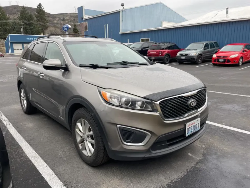 2016 Kia Sorento LX photo 1