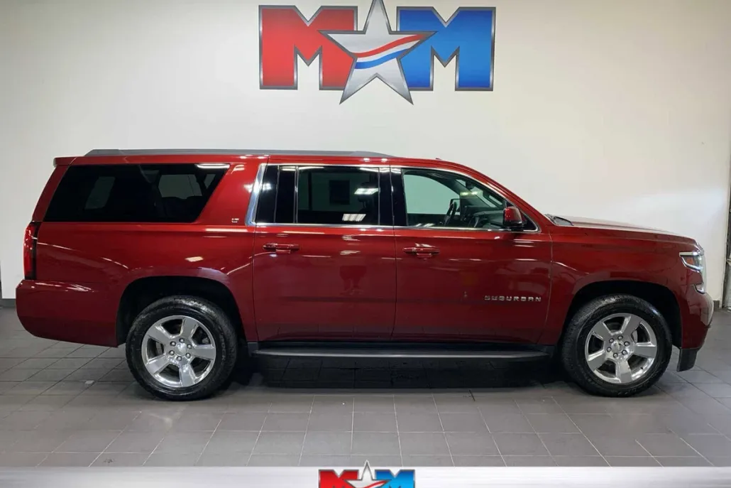 2020 Chevrolet Suburban LT photo 1