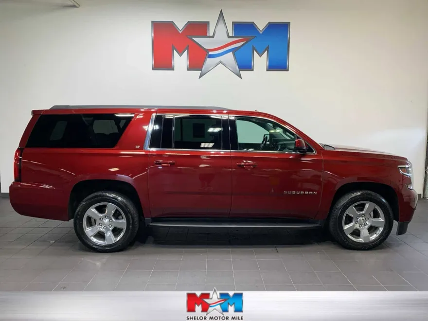 2020 Chevrolet Suburban LT photo 1