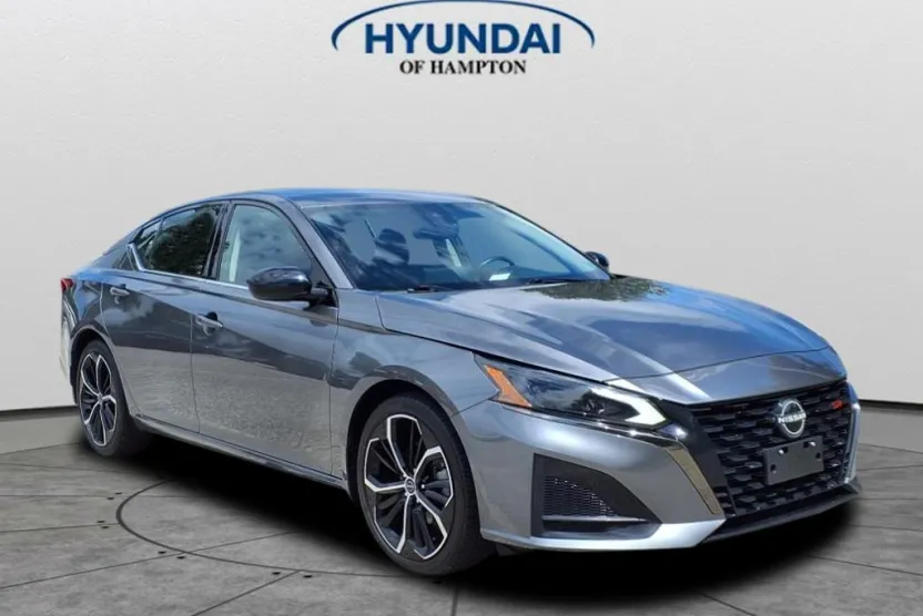2024 Nissan Altima 2.5 SR photo 1