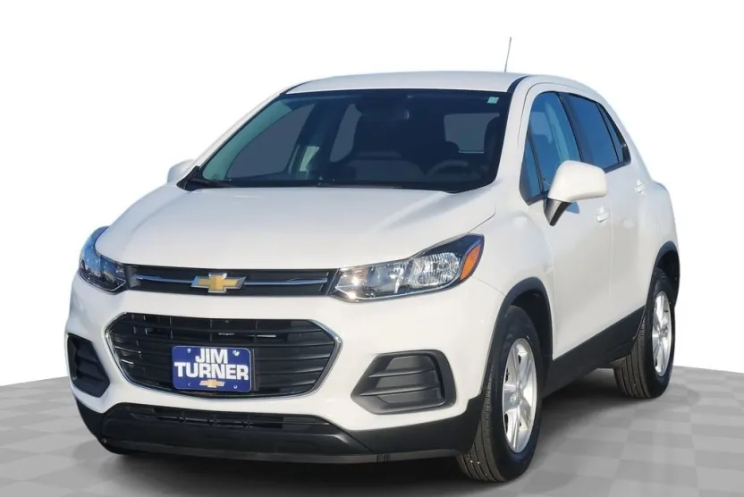 2022 Chevrolet Trax LS photo 1
