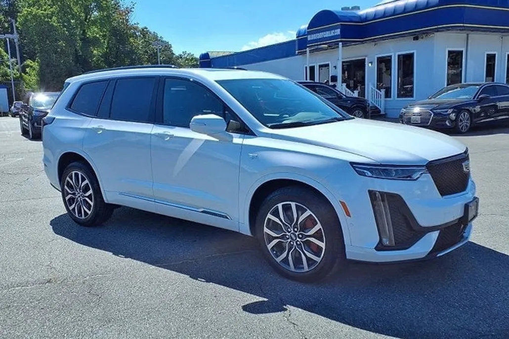 2023 Cadillac XT6 Sport photo 1
