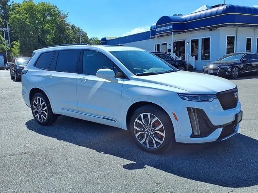 2023 Cadillac XT6 Sport photo 1