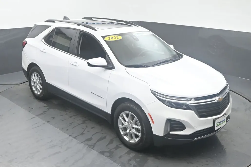 2022 Chevrolet Equinox LT photo 1
