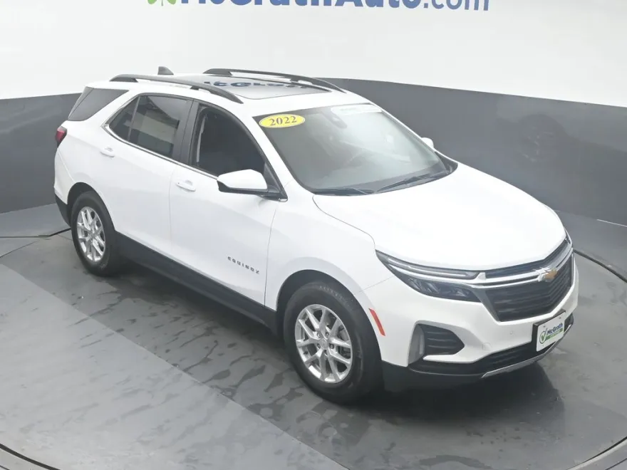 2022 Chevrolet Equinox LT photo 1