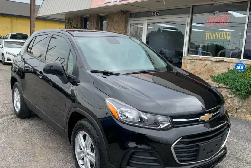 2020 Chevrolet Trax LS photo 1