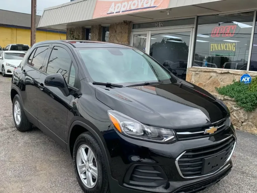 2020 Chevrolet Trax LS photo 1