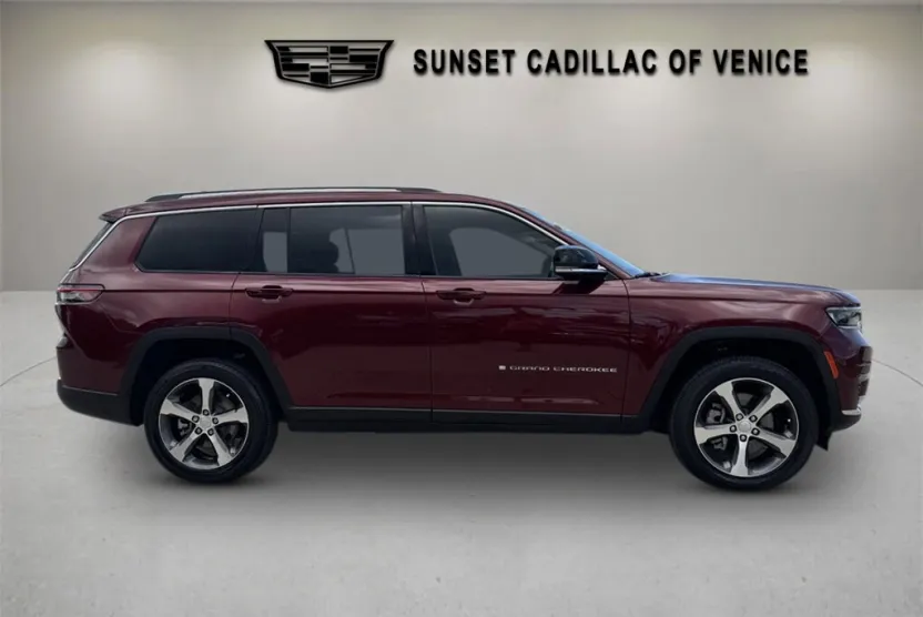2023 Jeep Grand Cherokee Limited photo 1