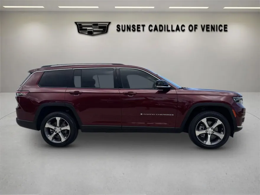2023 Jeep Grand Cherokee Limited photo 1