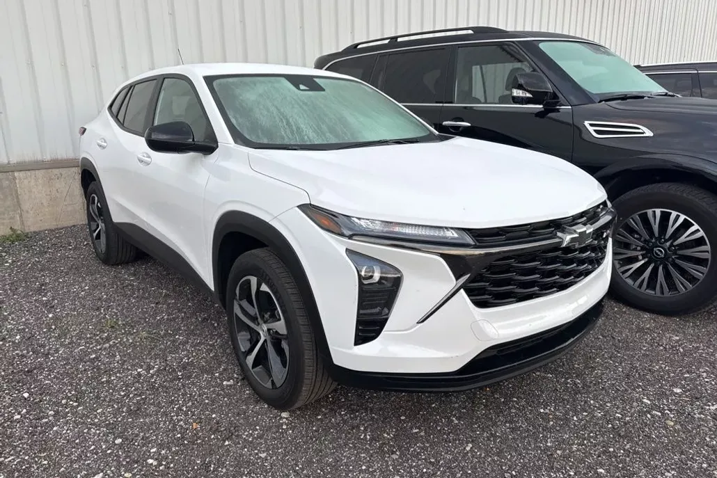 2024 Chevrolet Trax photo 1