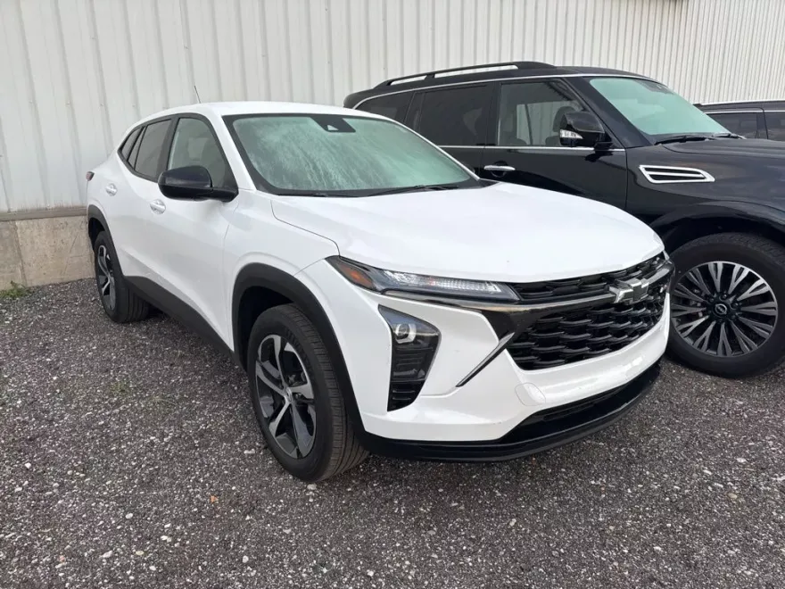 2024 Chevrolet Trax photo 1