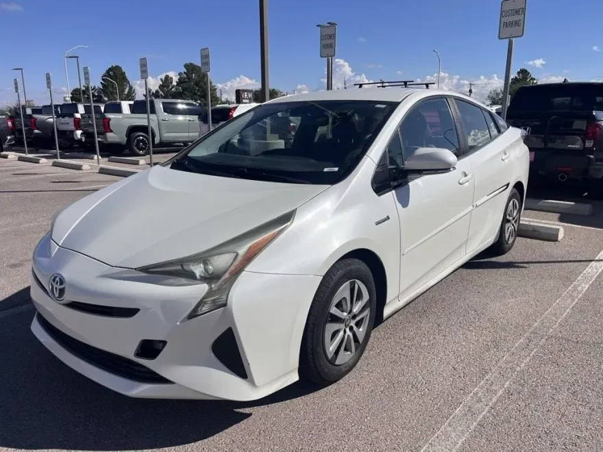 2016 Toyota Prius Four photo 1