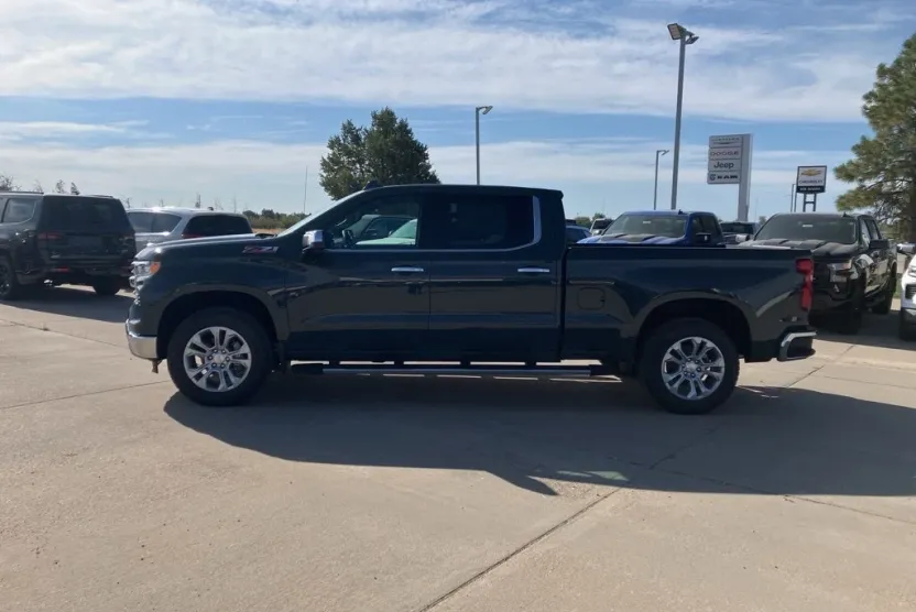 2025 Chevrolet Silverado 1500 LTZ photo 1