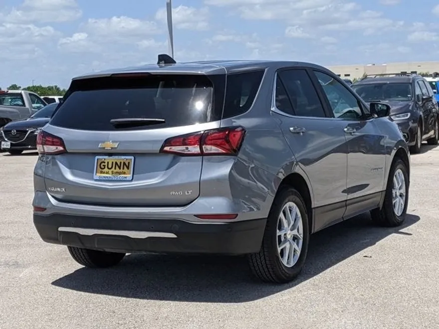2023 Chevrolet Equinox LT photo 1