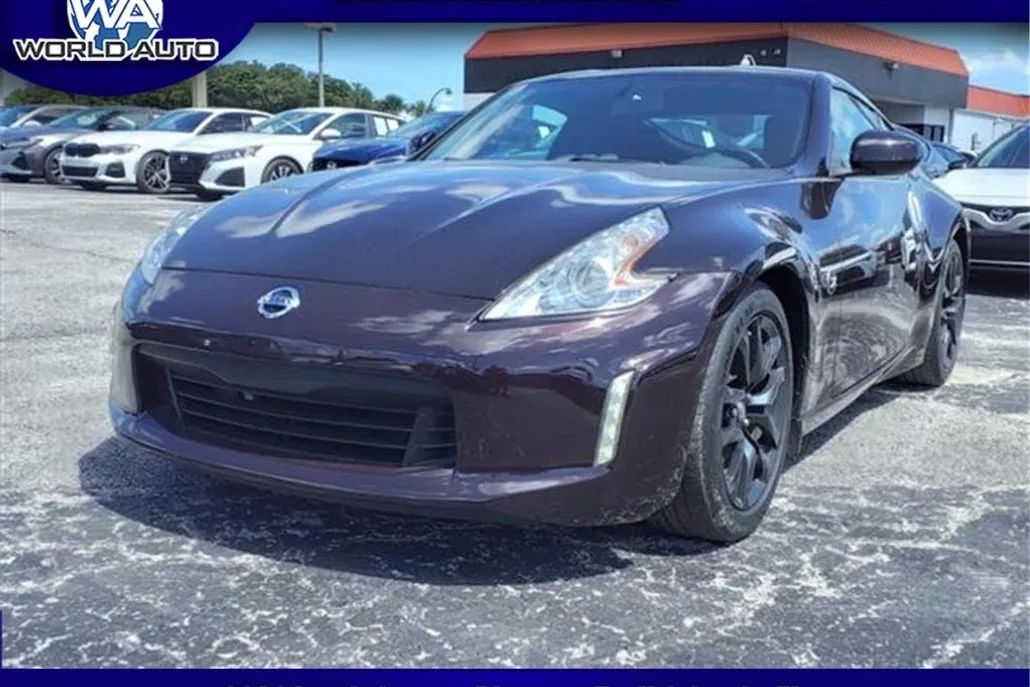 2017 Nissan 370Z Base photo 1