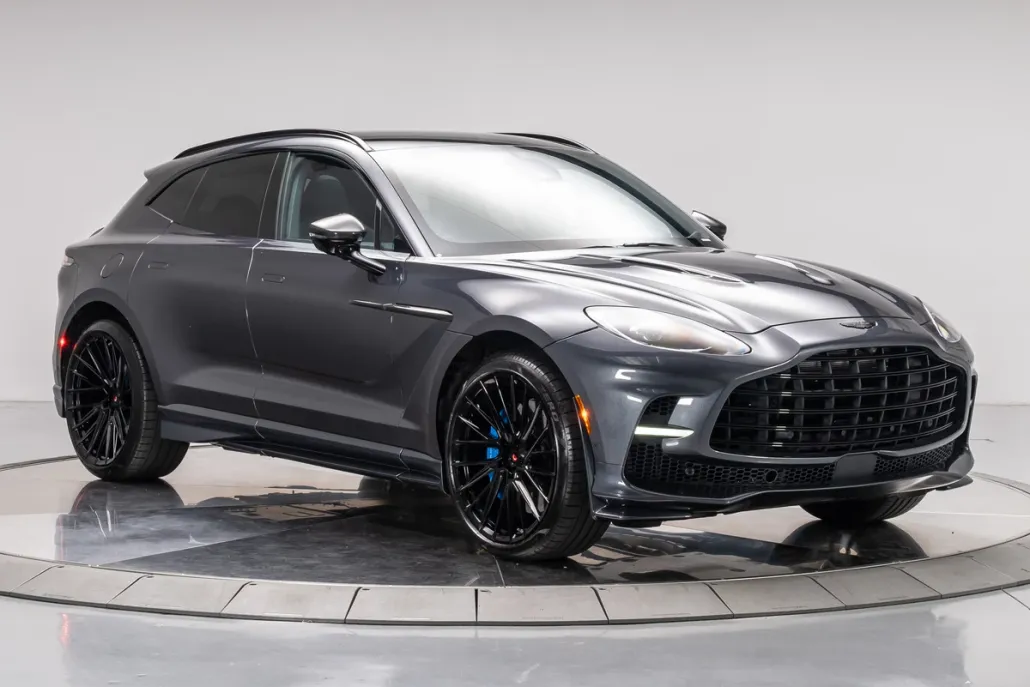 2025 Aston Martin DBX photo 1