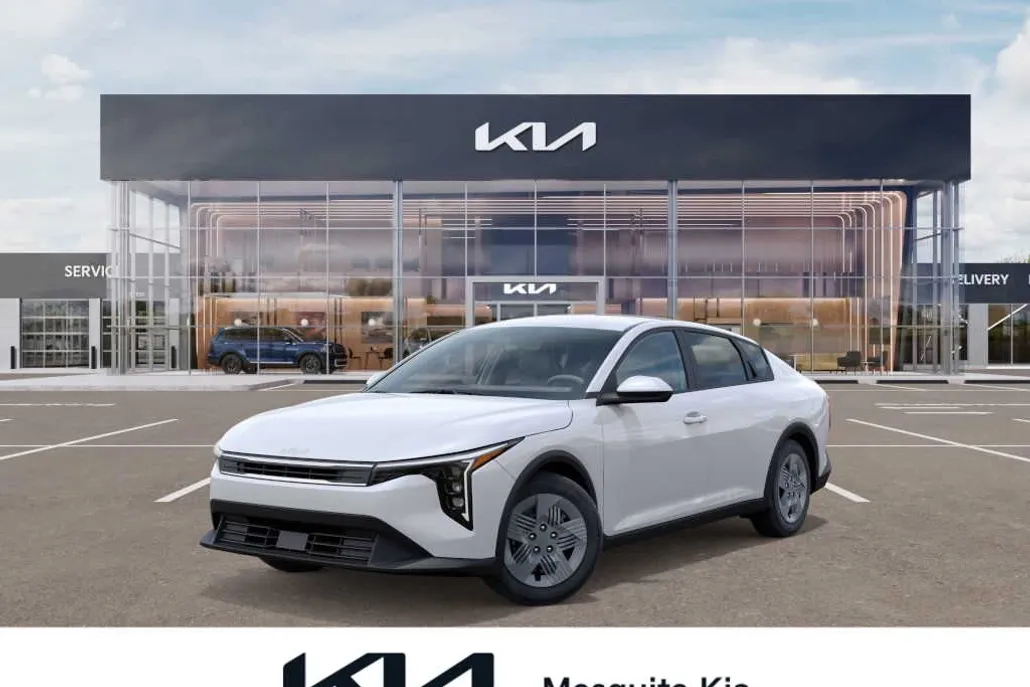 2025 Kia K4 LX photo 1