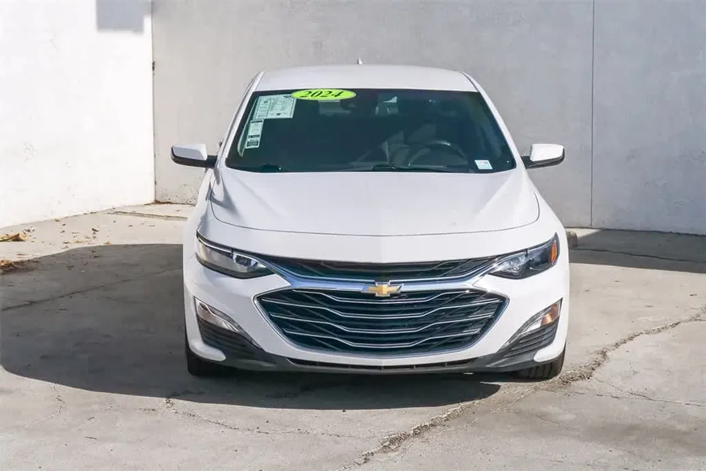 2024 Chevrolet Malibu 1LT photo 1