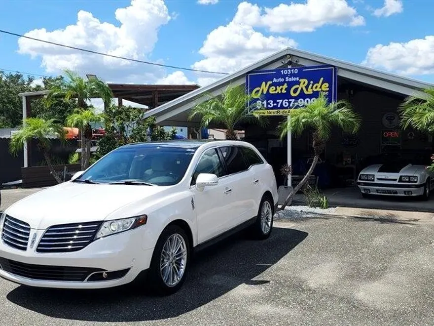 2018 Lincoln MKT Reserve photo 1