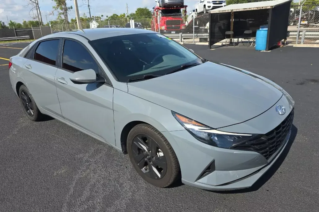 2021 Hyundai Elantra SEL photo 1