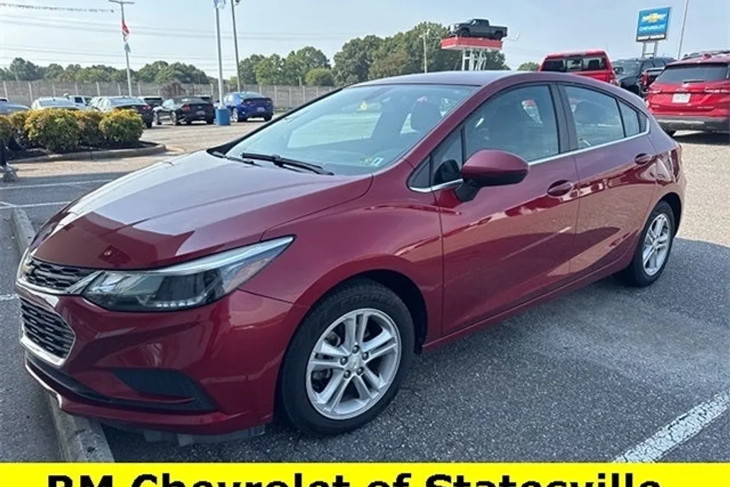 2017 Chevrolet Cruze LT photo 1