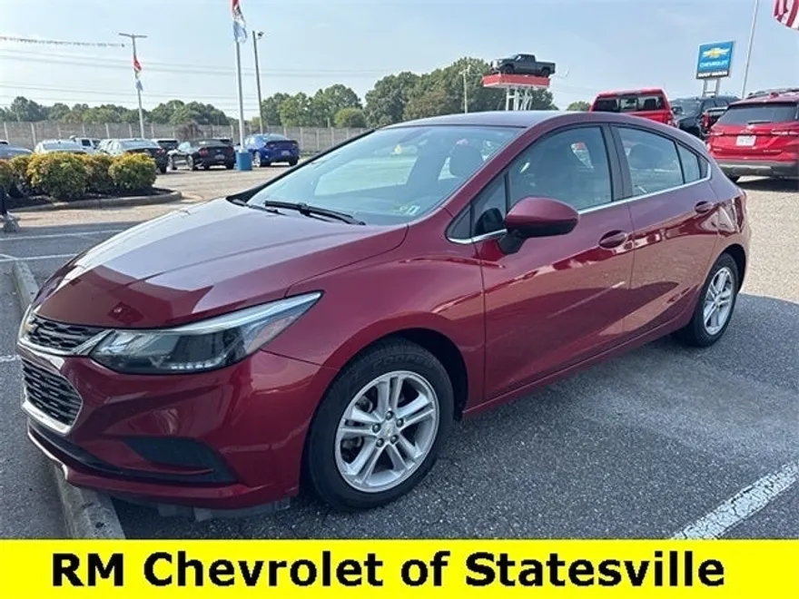 2017 Chevrolet Cruze LT photo 1