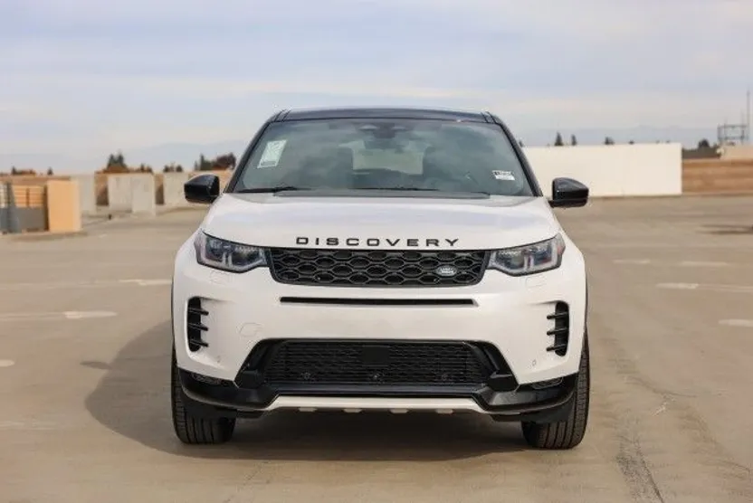2025 Land Rover Discovery Sport SE photo 1