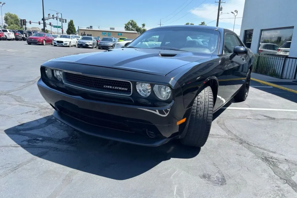 2014 Dodge Challenger SXT photo 1