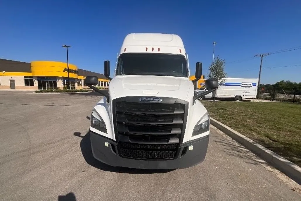 2022 Freightliner Cascadia 126" Sleeper Cab photo 1