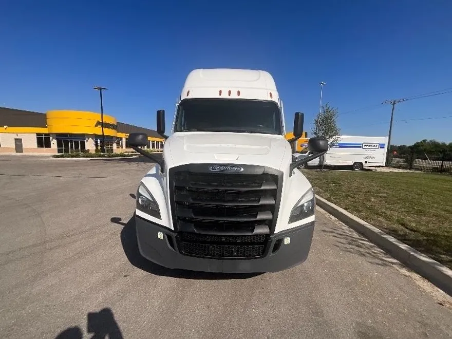 2022 Freightliner Cascadia 126" Sleeper Cab photo 1